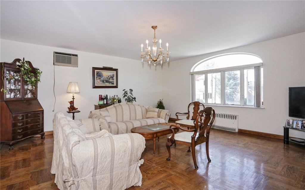 1237 83 Dyker Heights 11228 New York photo