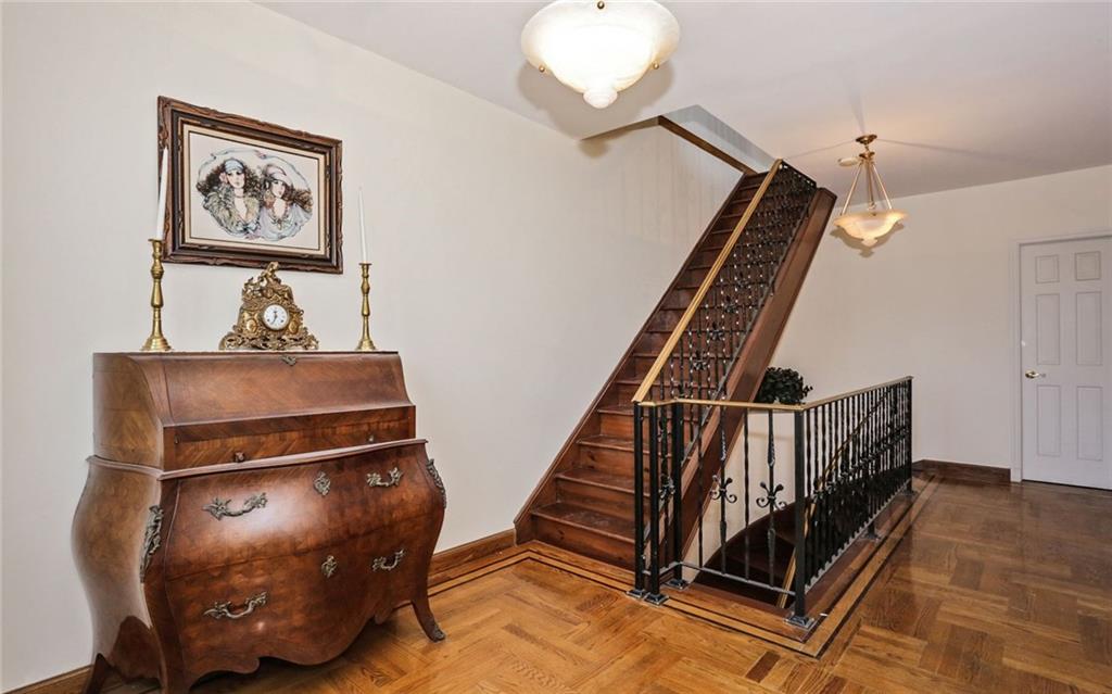 1237 83 Dyker Heights 11228 New York photo