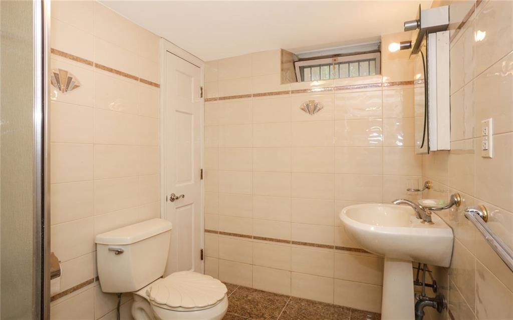 1237 83 Dyker Heights 11228 New York photo