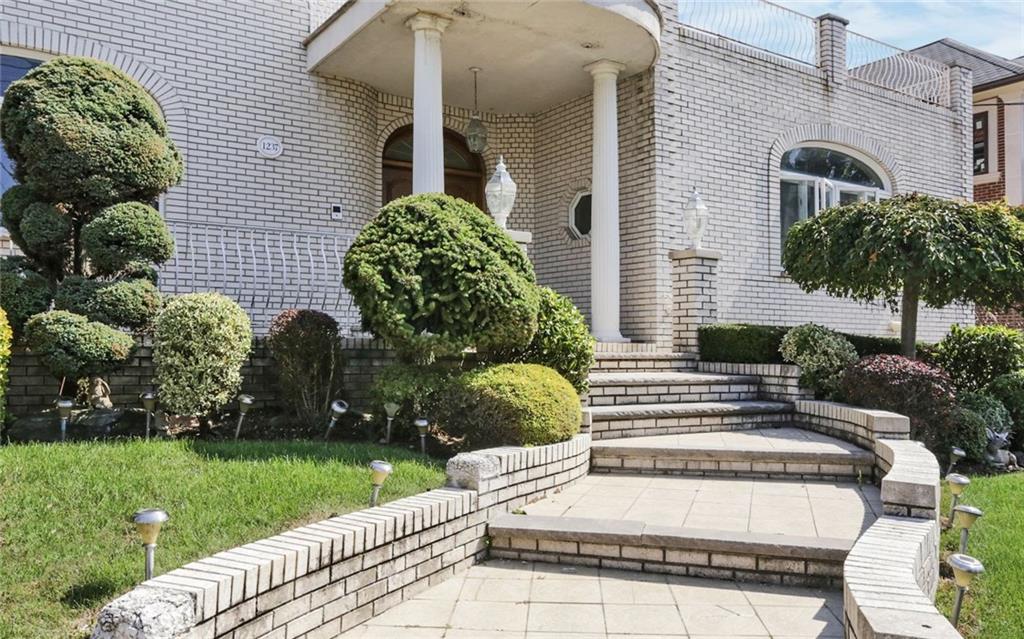 1237 83 Dyker Heights 11228 New York photo