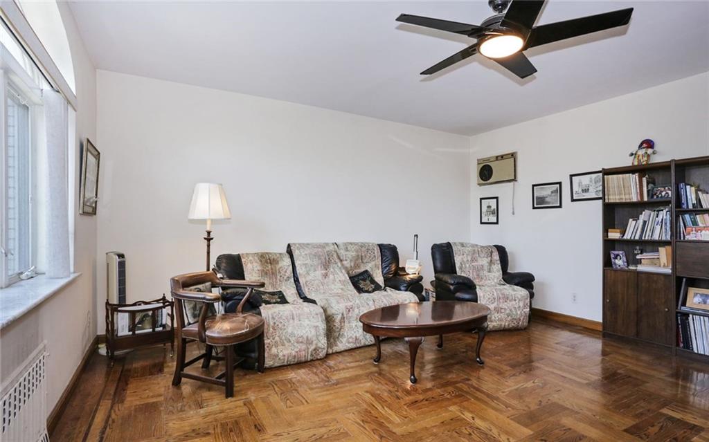 1237 83 Dyker Heights 11228 New York photo