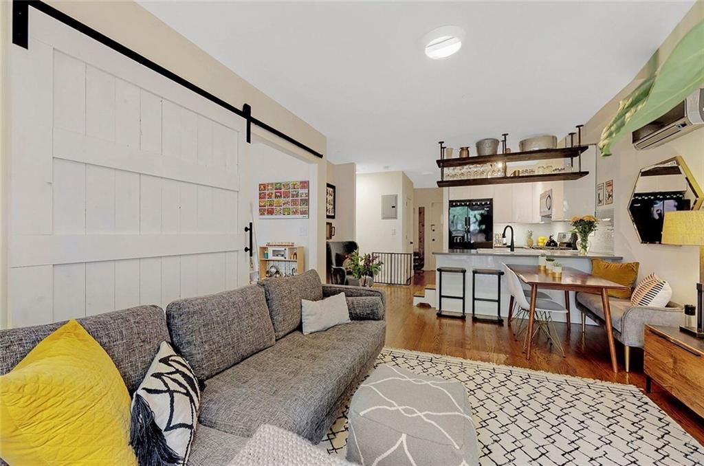 185 India Greenpoint 11222 New York photo