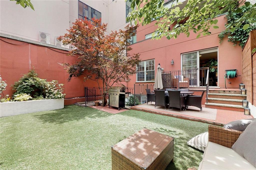 185 India Greenpoint 11222 New York photo