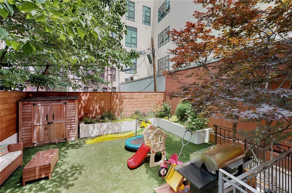 185 India Greenpoint 11222 New York photo