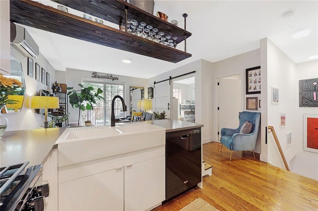 185 India Greenpoint 11222 New York photo