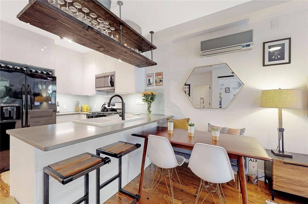 185 India Greenpoint 11222 New York photo