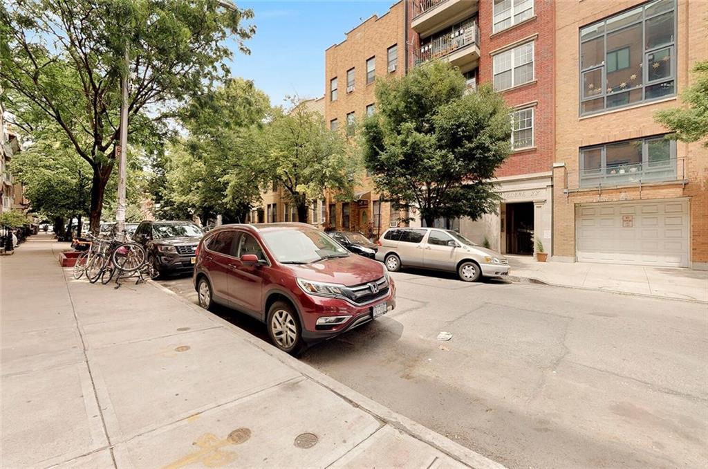 185 India Greenpoint 11222 New York photo