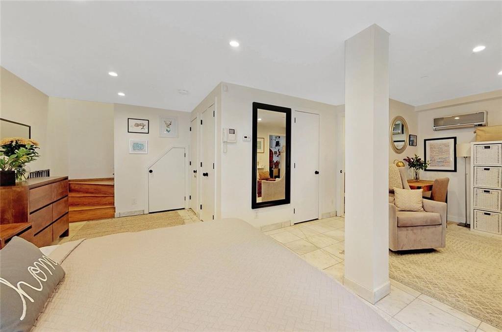 185 India Greenpoint 11222 New York photo