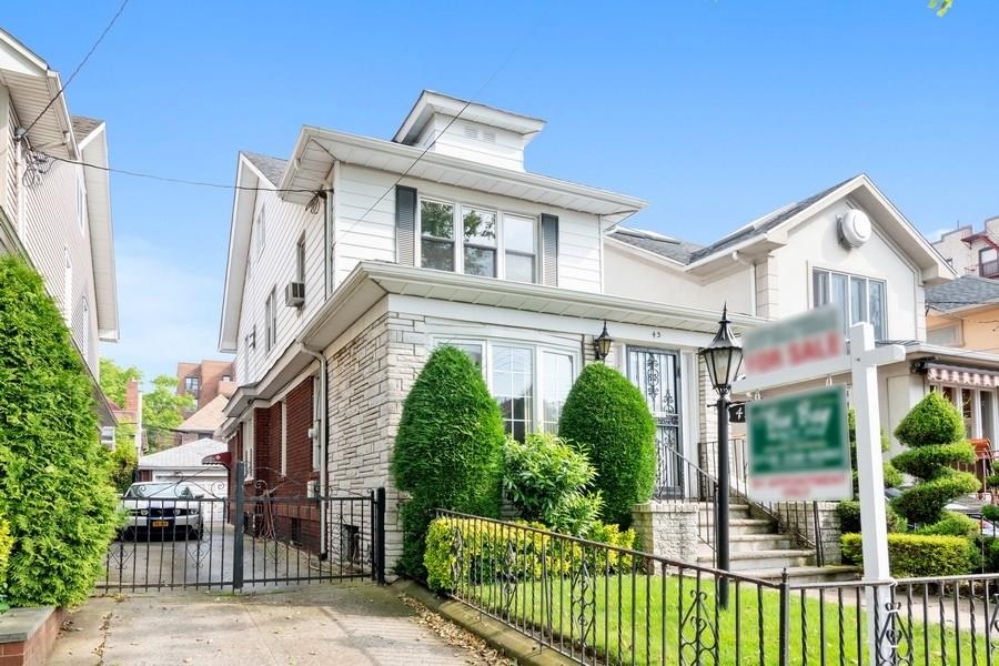 https://benbayrealty.s3.amazonaws.com/brooklynmls/438244/014393rdSt2001LowResjpg