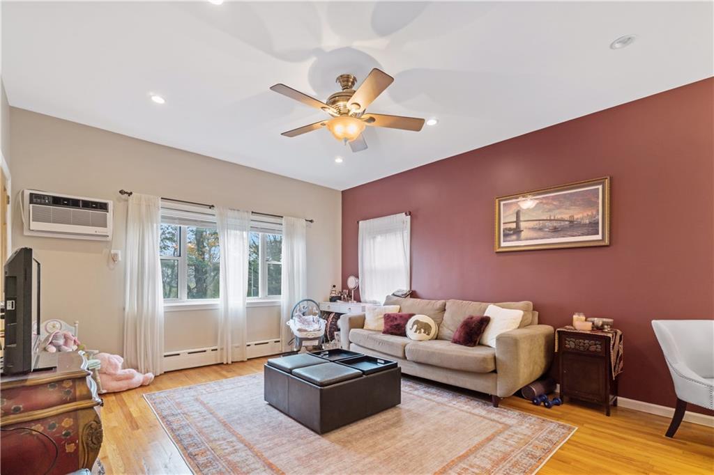 1009 Shore Dyker Heights 11228 New York photo