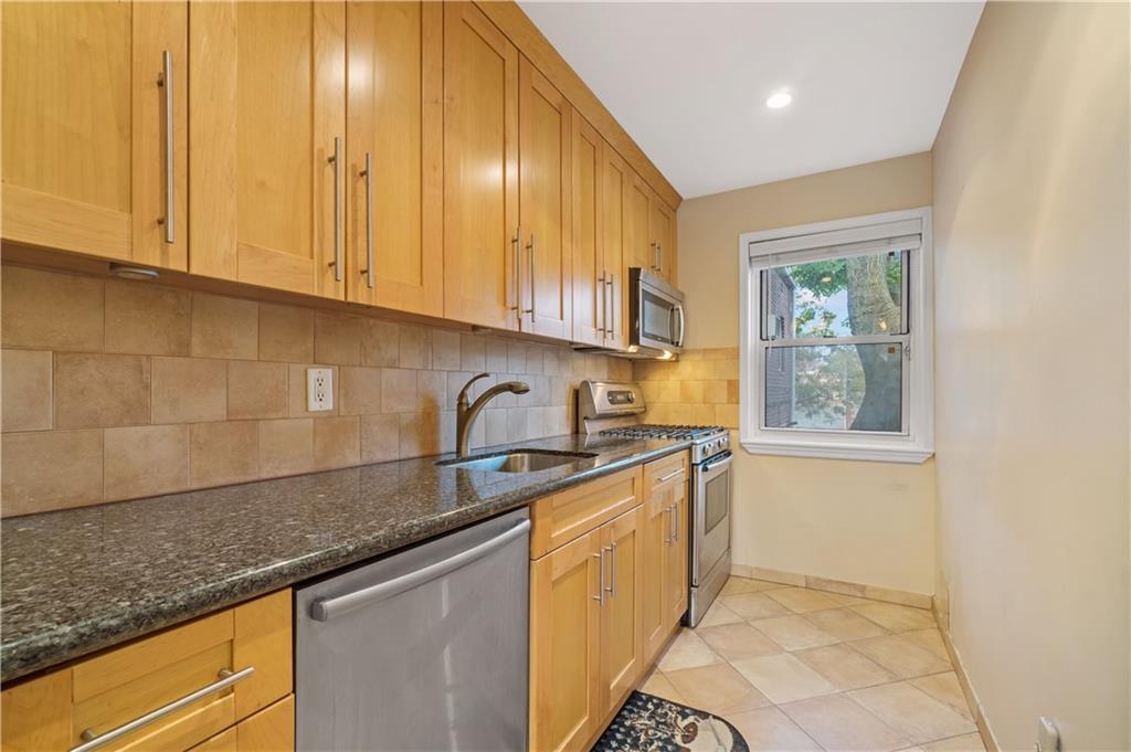 1009 Shore Dyker Heights 11228 New York photo