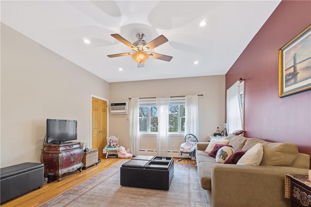 1009 Shore Dyker Heights 11228 New York photo