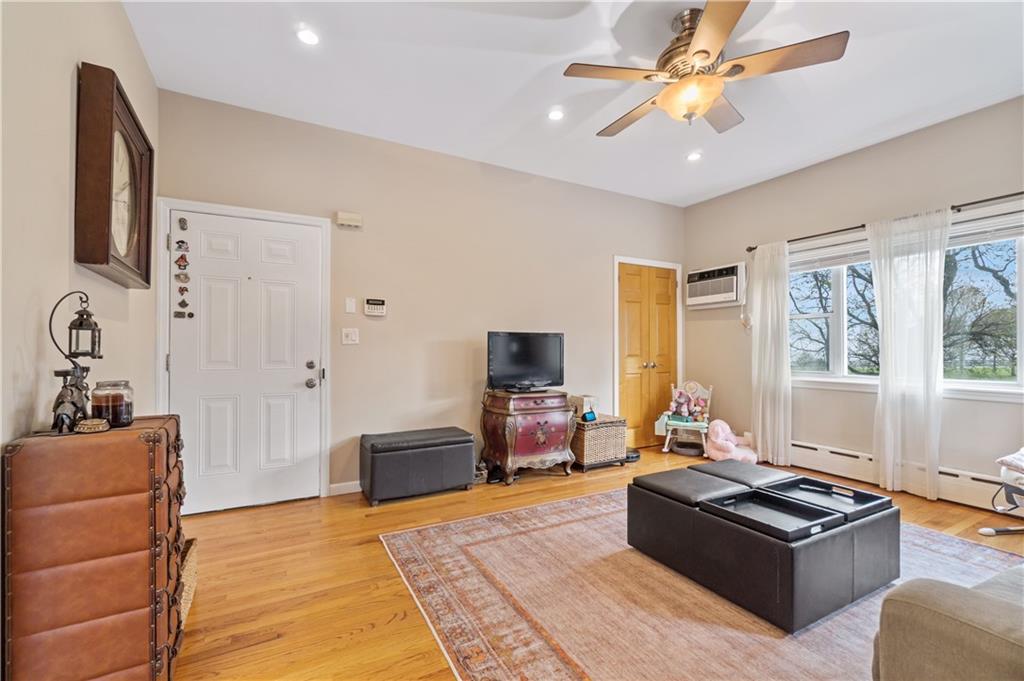 1009 Shore Dyker Heights 11228 New York photo