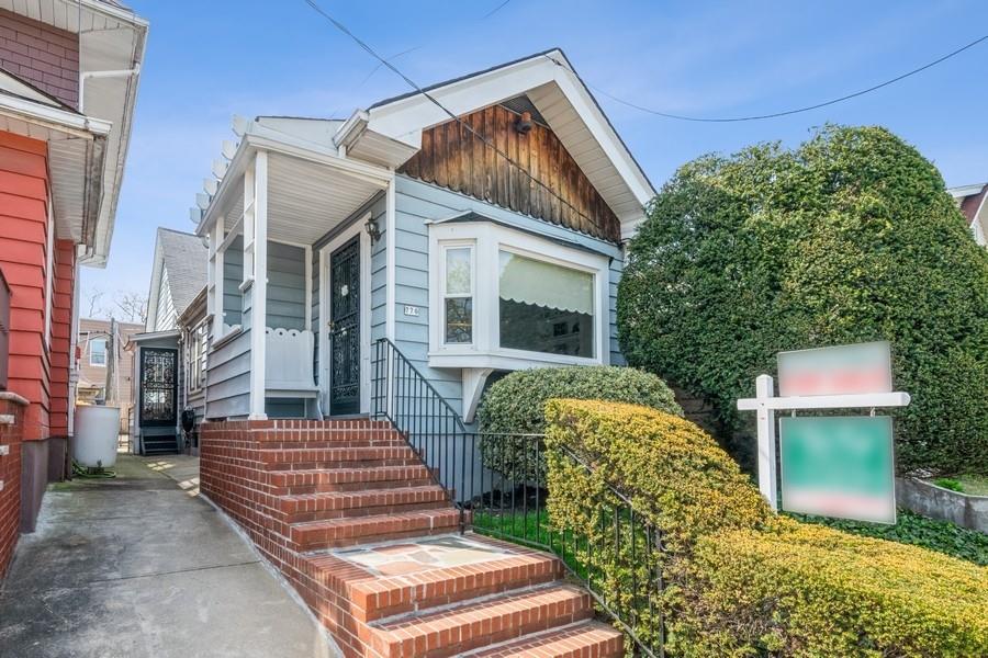 https://benbayrealty.s3.amazonaws.com/brooklynmls/450824/01776East38thStreet2001LowResjpg