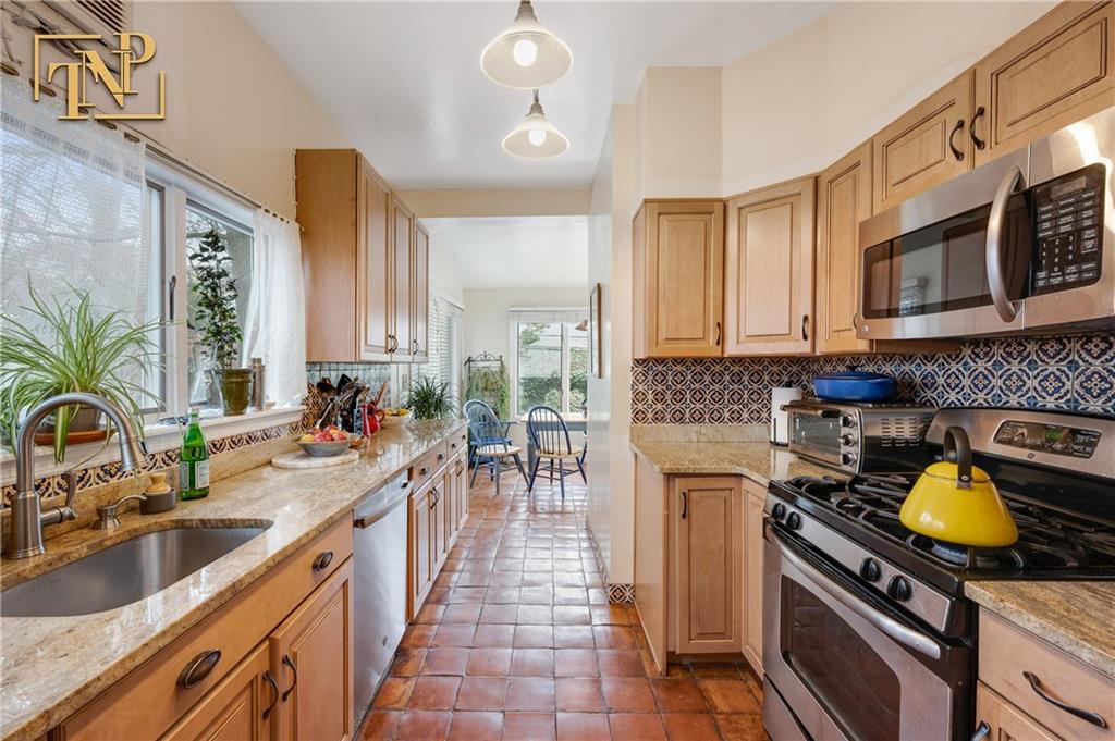 51 Amherst Manhattan Beach 11235 New York photo