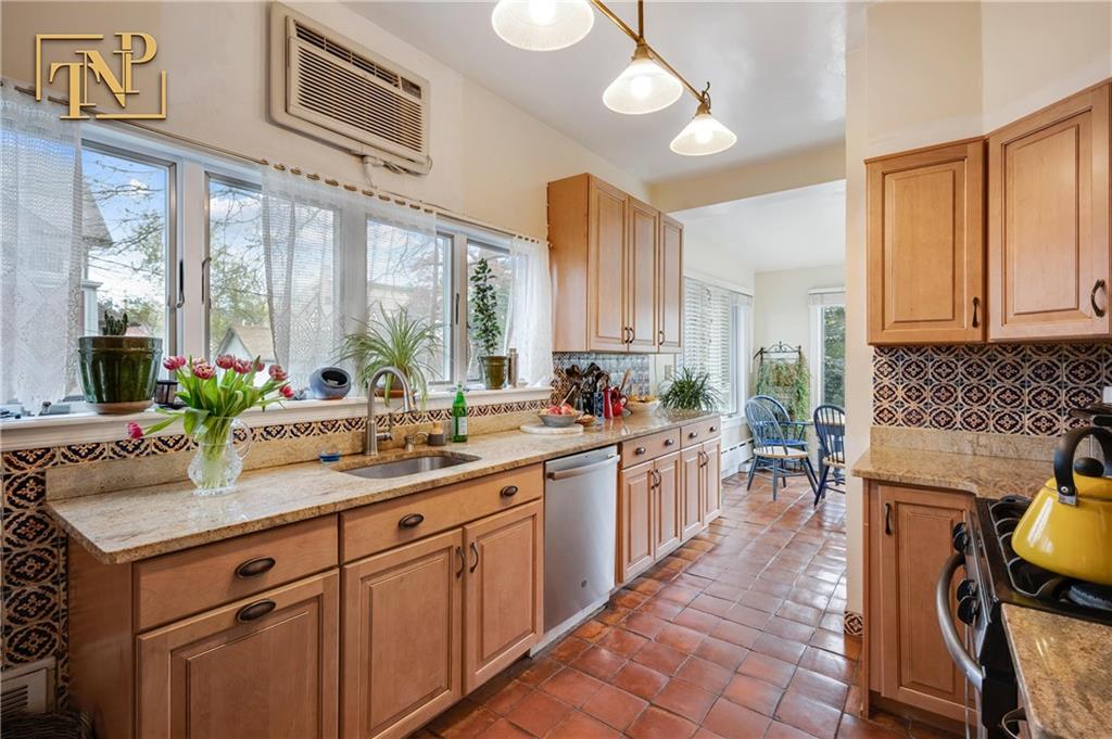 51 Amherst Manhattan Beach 11235 New York photo