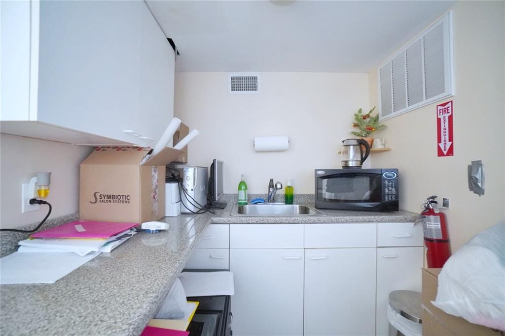 7306 13th Dyker Heights 11228 New York photo