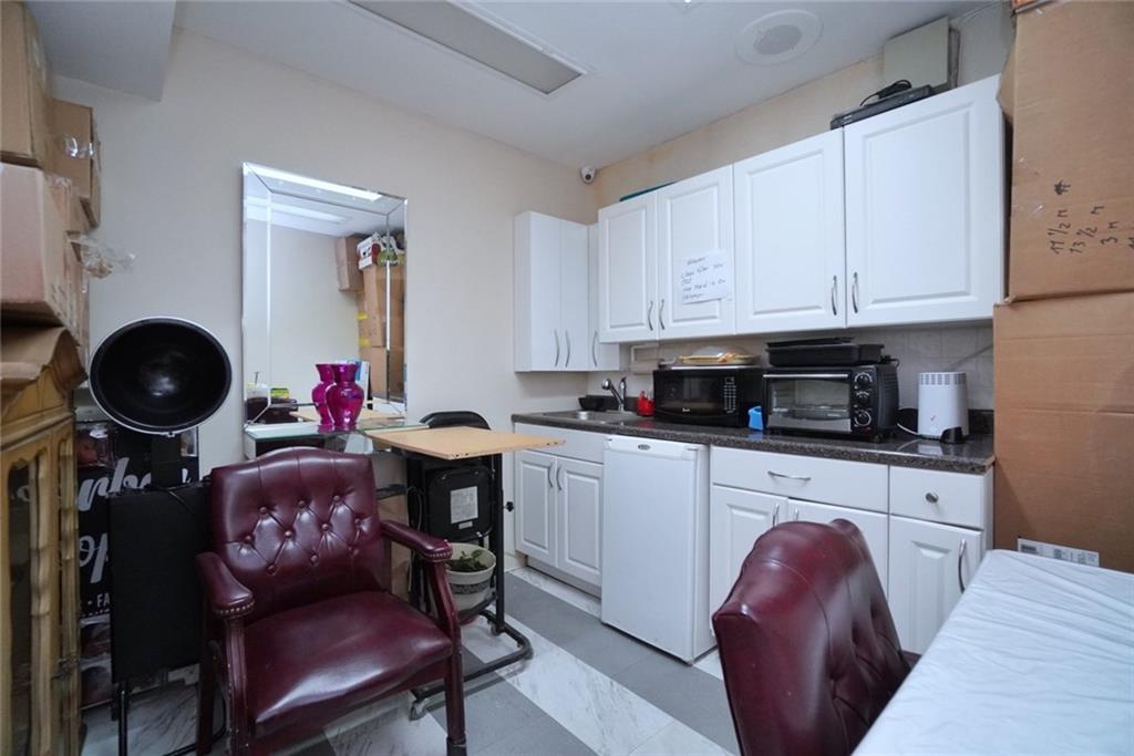 7306 13th Dyker Heights 11228 New York photo