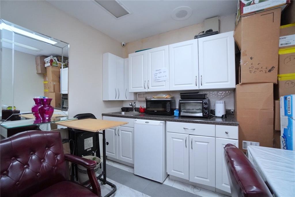 7306 13th Dyker Heights 11228 New York photo