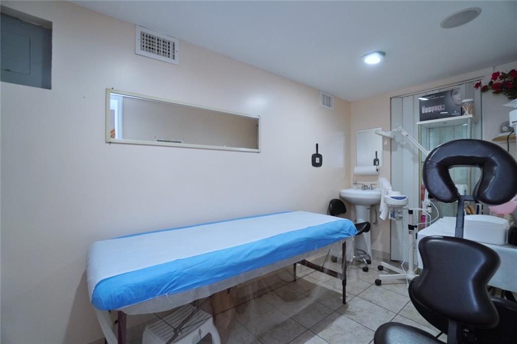 7306 13th Dyker Heights 11228 New York photo