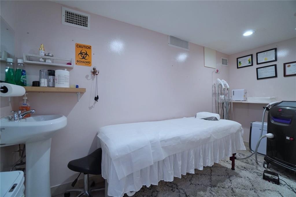 7306 13th Dyker Heights 11228 New York photo