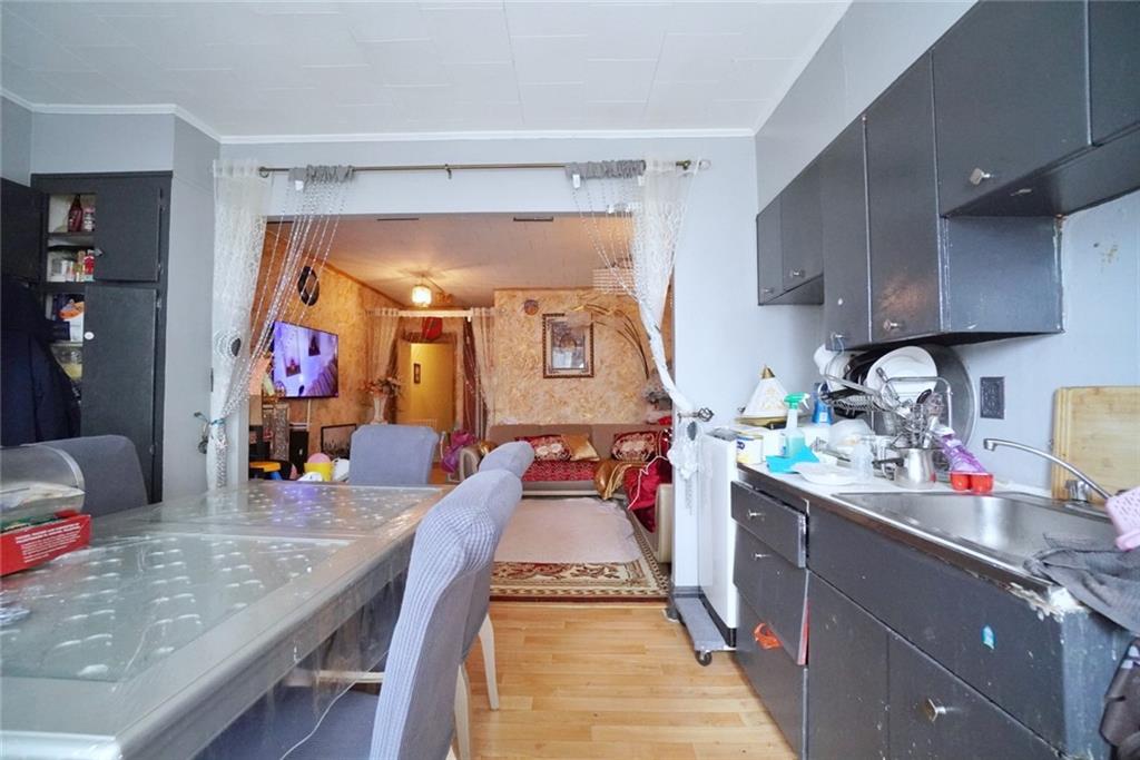 7306 13th Dyker Heights 11228 New York photo