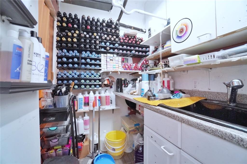 7306 13th Dyker Heights 11228 New York photo