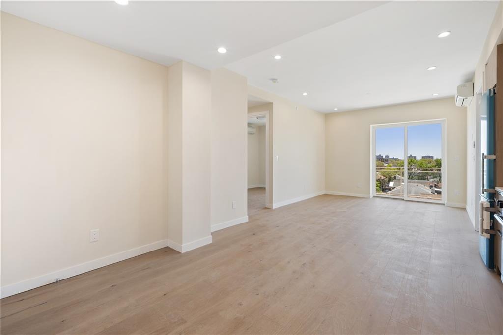 398 Kings Gravesend 11223 New York photo