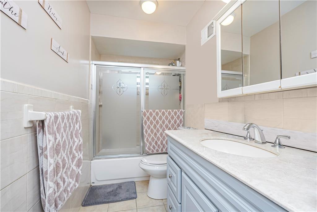 538 Naughton Dongan Hills-Below Hylan 10305 New York photo