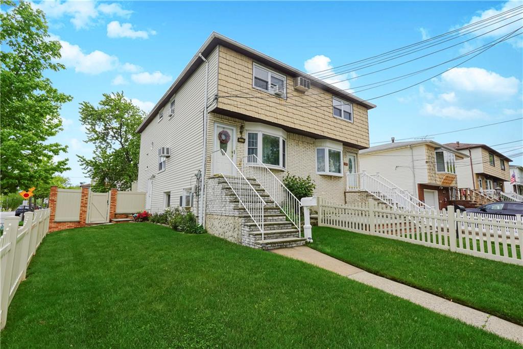 538 Naughton Dongan Hills-Below Hylan 10305 New York photo