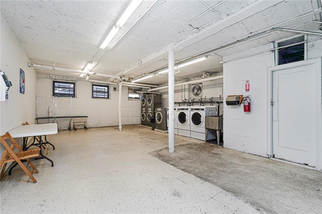 9524 Fort Hamilton Bay Ridge 11209 New York photo