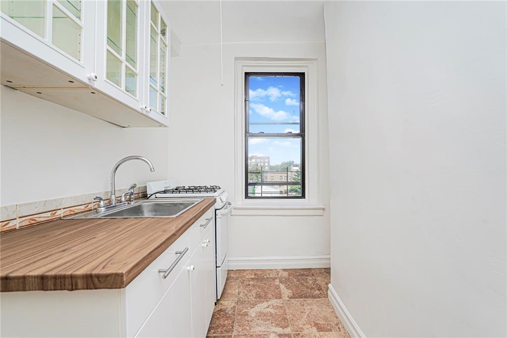 9524 Fort Hamilton Bay Ridge 11209 New York photo