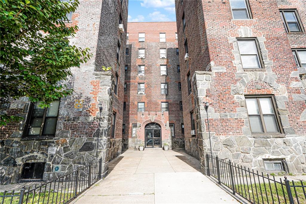 https://benbayrealty.s3.amazonaws.com/brooklynmls/493427/frontjpg
