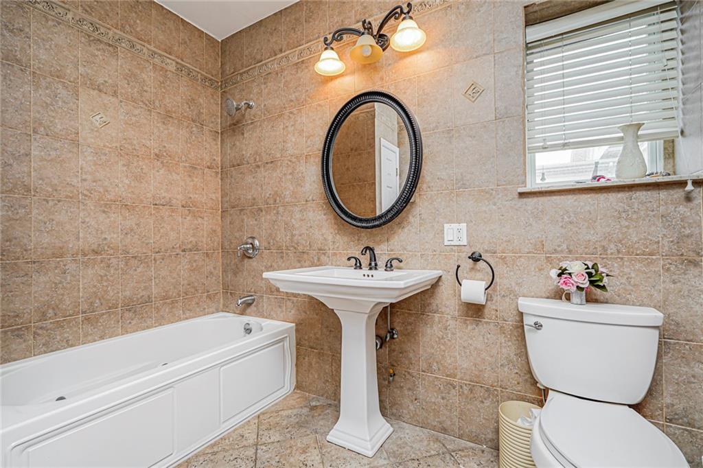 1409 74th Dyker Heights 11228 New York photo