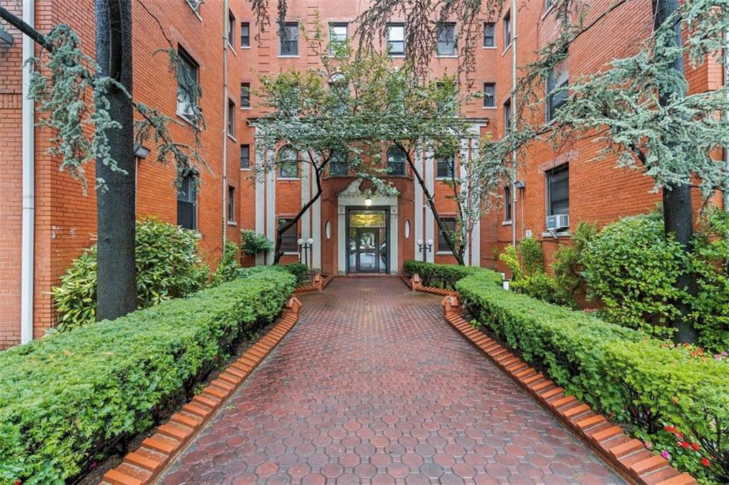 300 Ocean Kensington 11218 New York photo