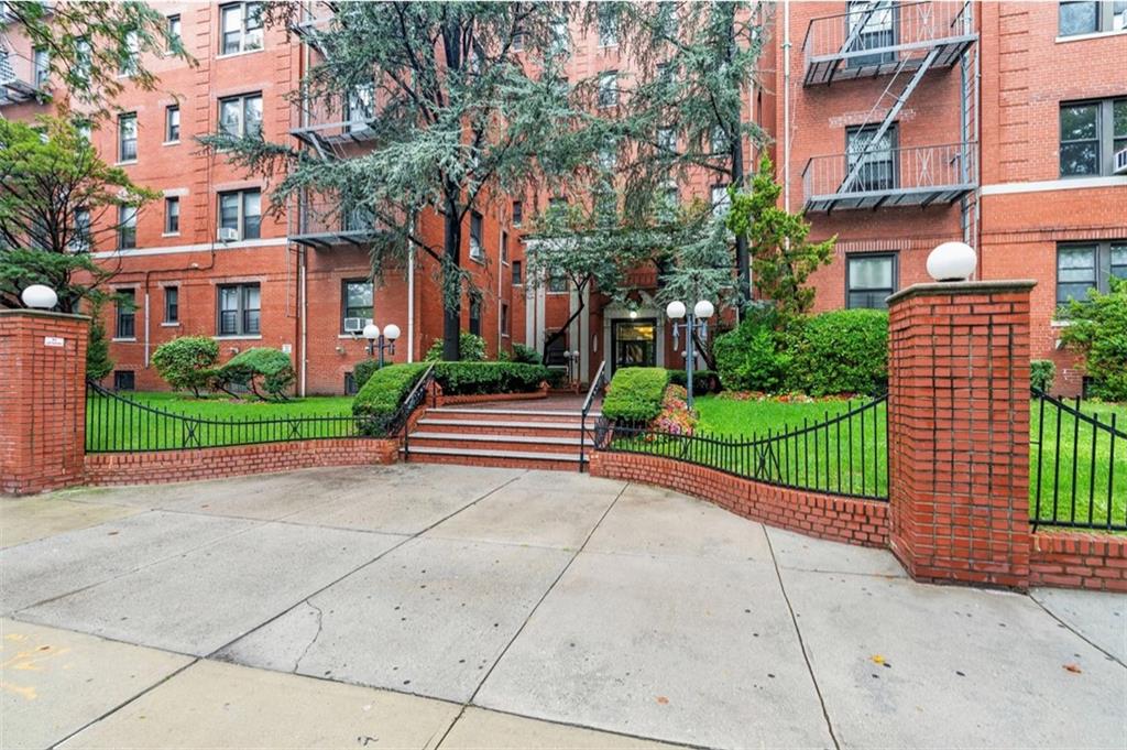 300 Ocean Kensington 11218 New York photo
