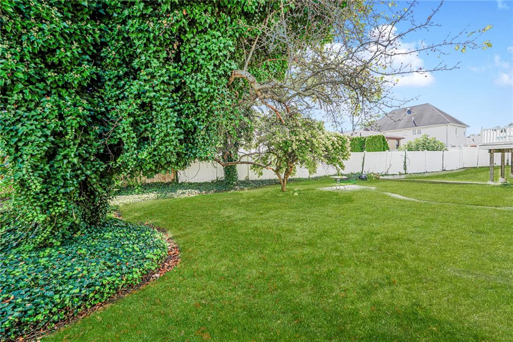 112 Windermere Grasmere 10305 New York photo