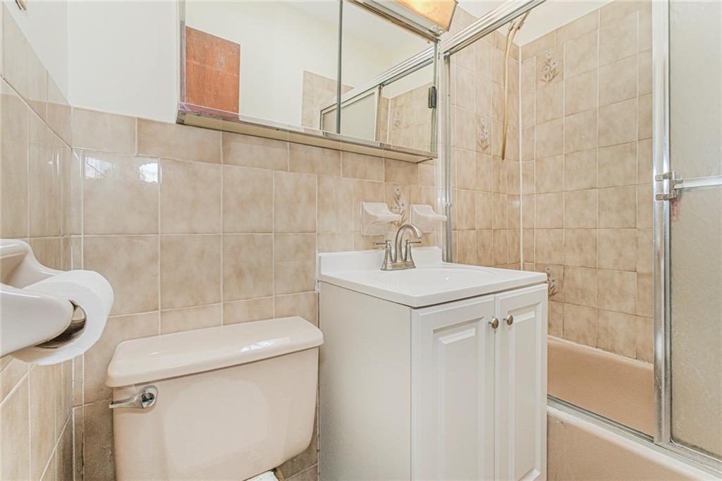 147-23 71st Kew Gardens Hills 11367 New York photo