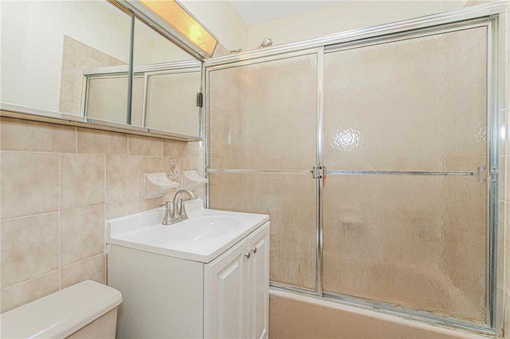 147-23 71st Kew Gardens Hills 11367 New York photo