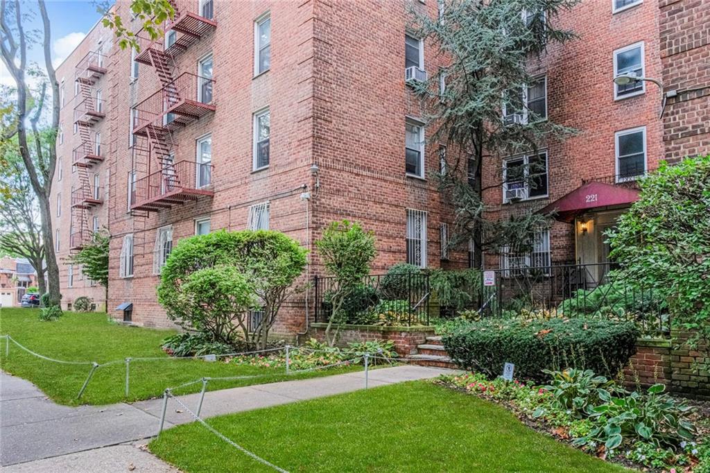 https://benbayrealty.s3.amazonaws.com/brooklynmls/496713/PhotoOct14202573045PMjpg