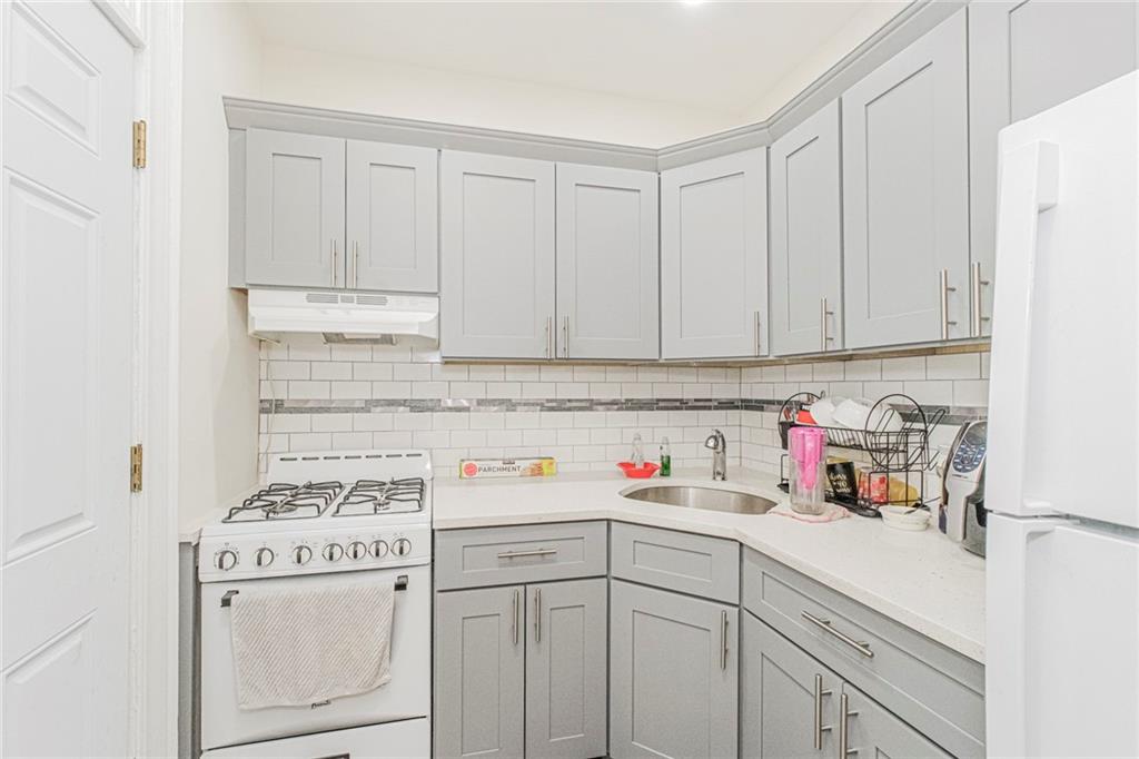 946 Bay Ridge Bensonhurst 11219 New York photo