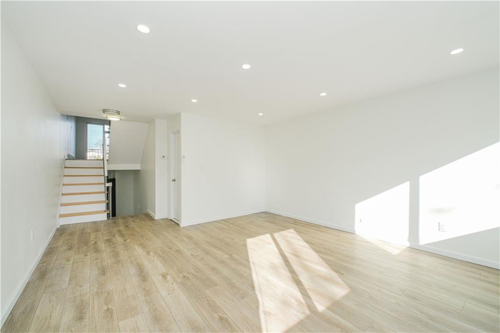 22 Oakville Willowbrook 10314 New York photo