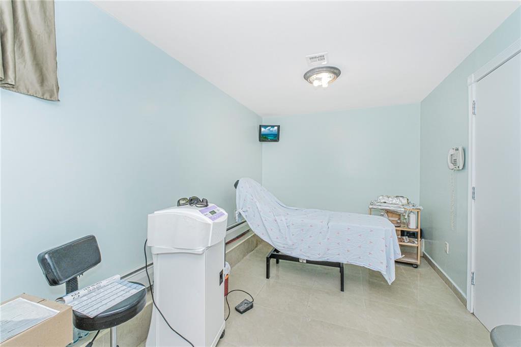 1764 East 17th Homecrest 11229 New York photo