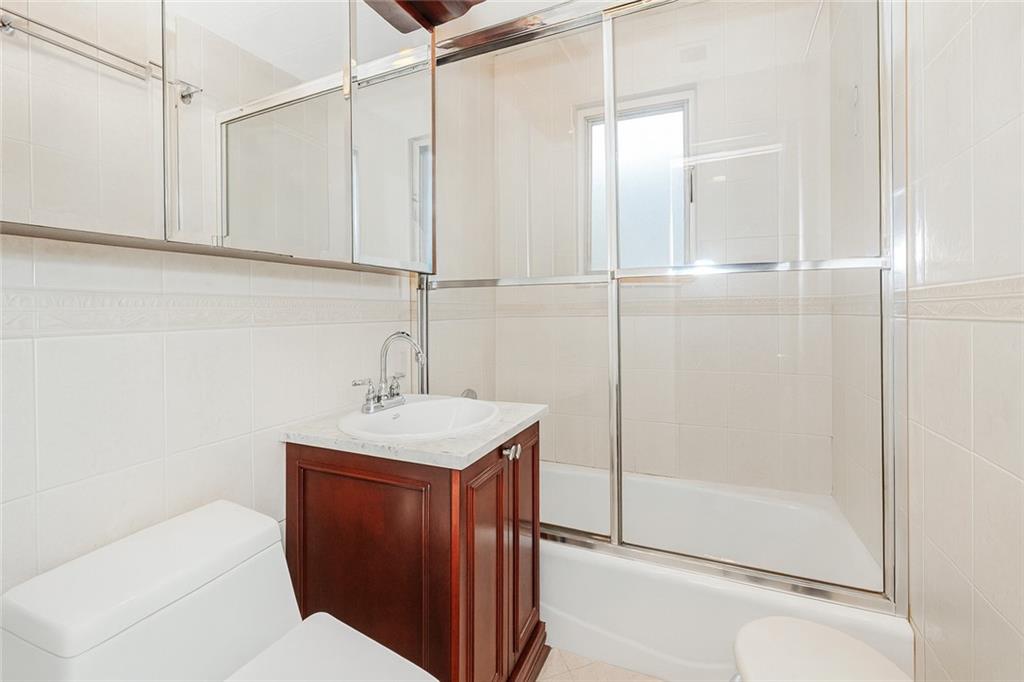 1764 East 17th Homecrest 11229 New York photo