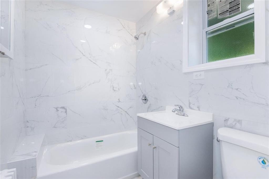 490 Van Duzer Stapleton 10304 New York photo