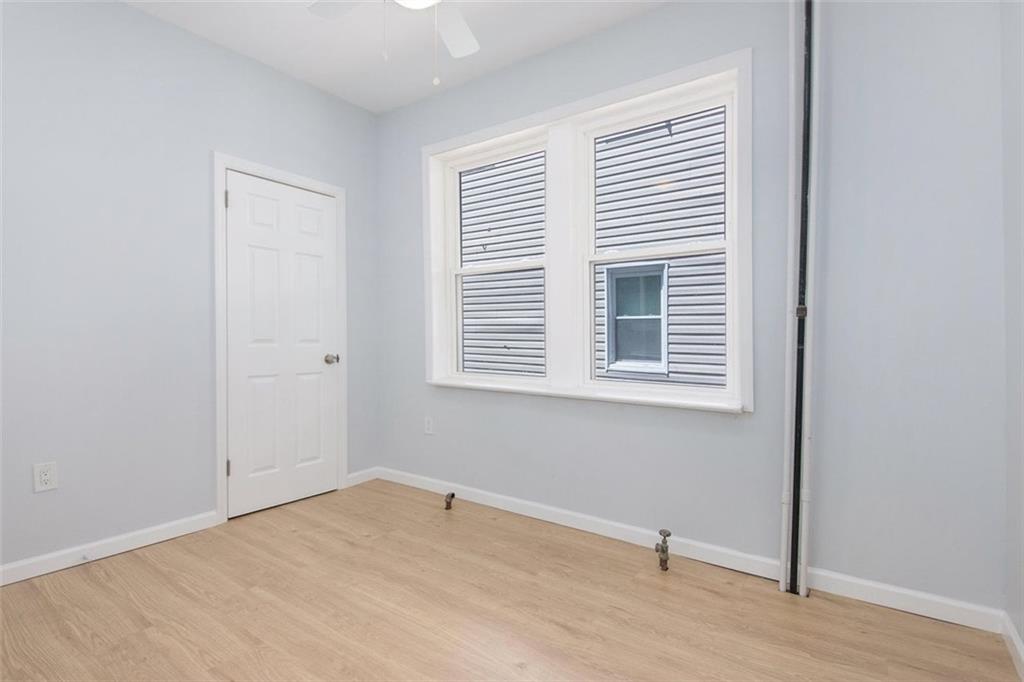 490 Van Duzer Stapleton 10304 New York photo