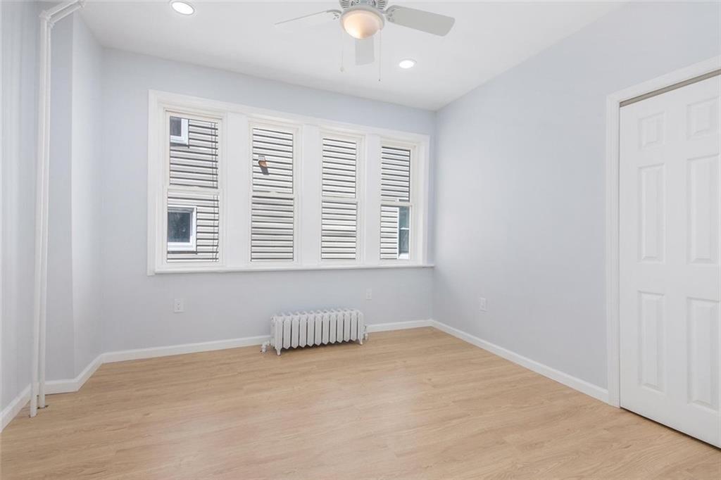 490 Van Duzer Stapleton 10304 New York photo