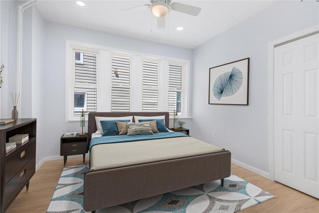 490 Van Duzer Stapleton 10304 New York photo