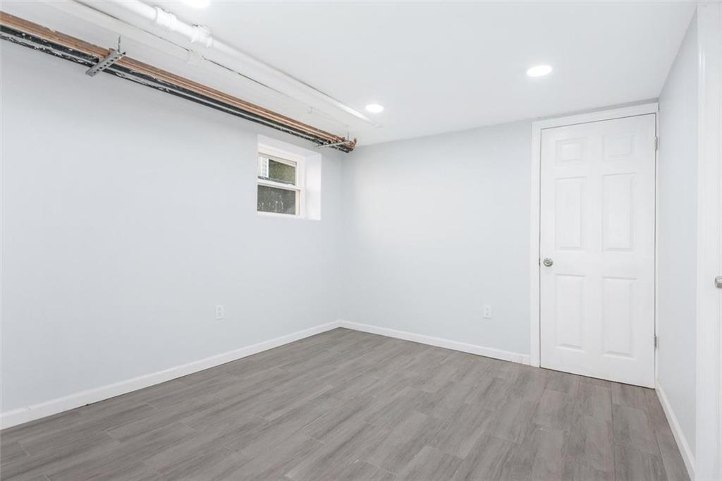 490 Van Duzer Stapleton 10304 New York photo