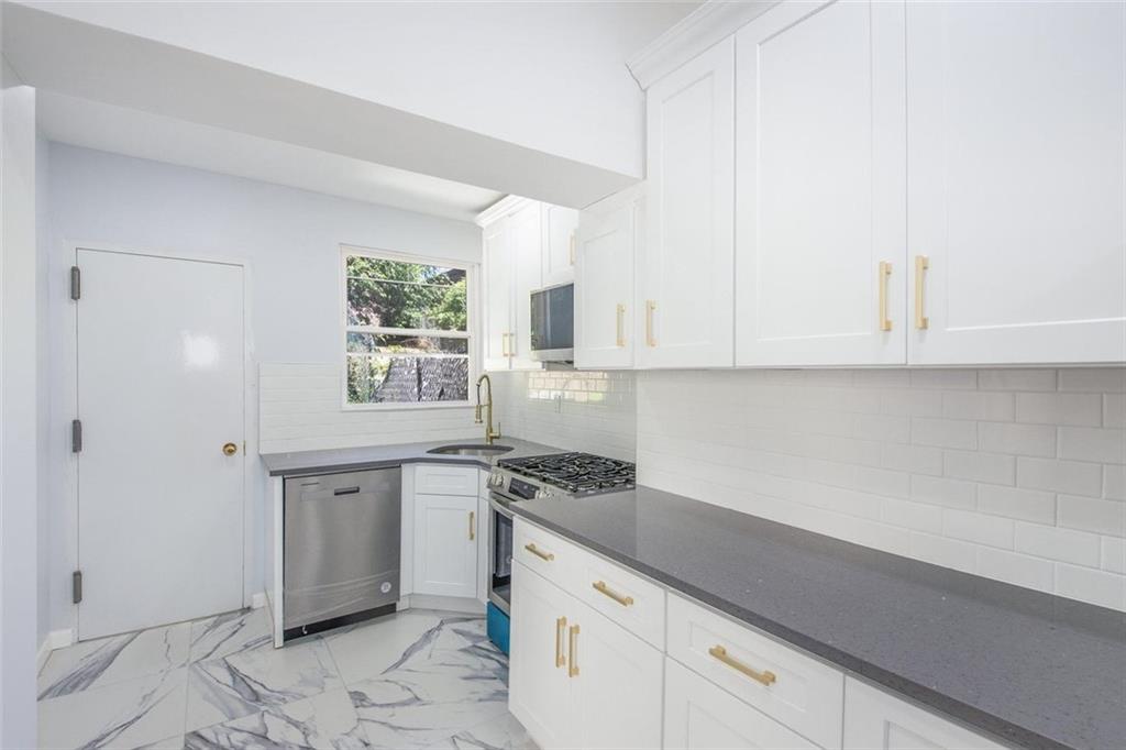 490 Van Duzer Stapleton 10304 New York photo